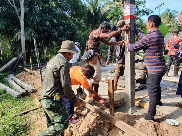 ร่วมพิธียกเสาเอก โครงการบ้านกาชาด